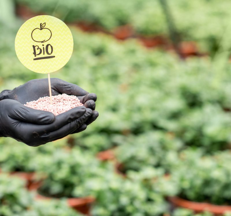 Holding mineral fertilizers
